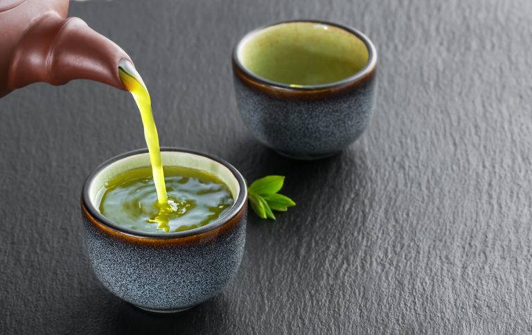 Benefits of Green Tea and Honey: 9 Reasons to Start Drinking it!
