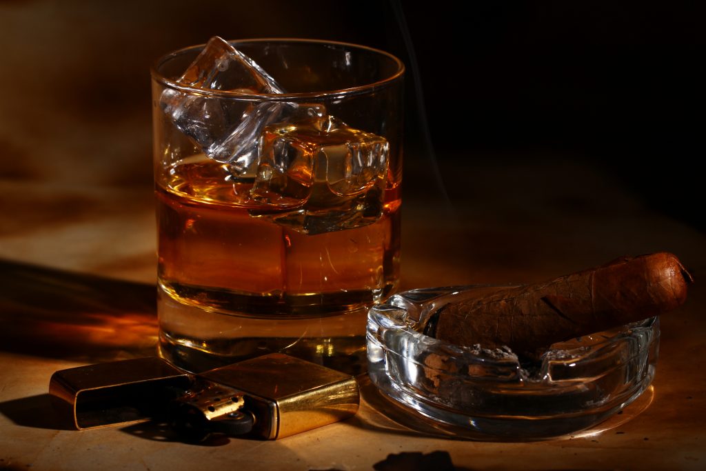Whisky and cigar enemies of your sleep