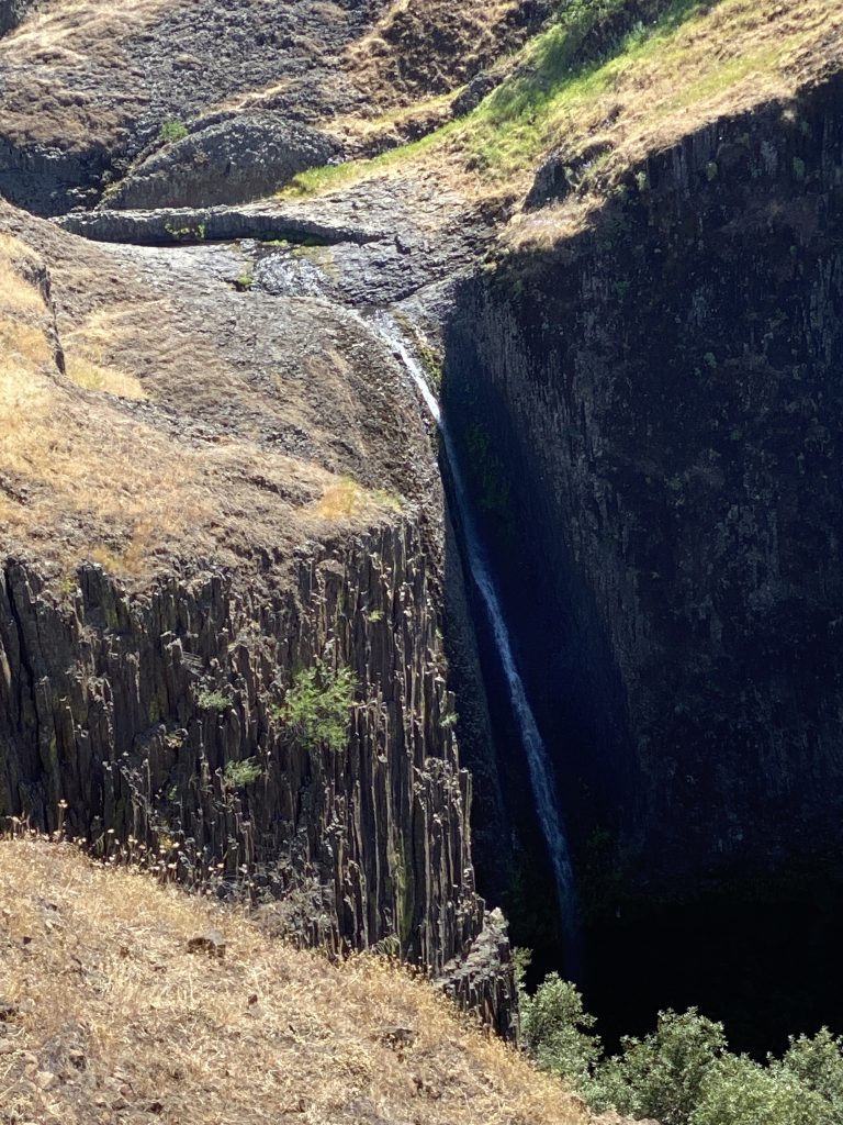 Great view of Phantom Falls - North Mountain Table Ecological Reserve