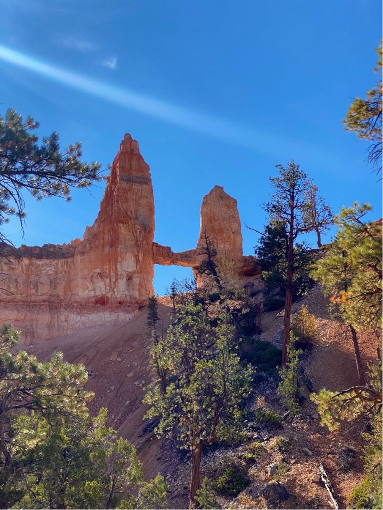 Utah national parks: Fairyland loop trail amazing rock bridge