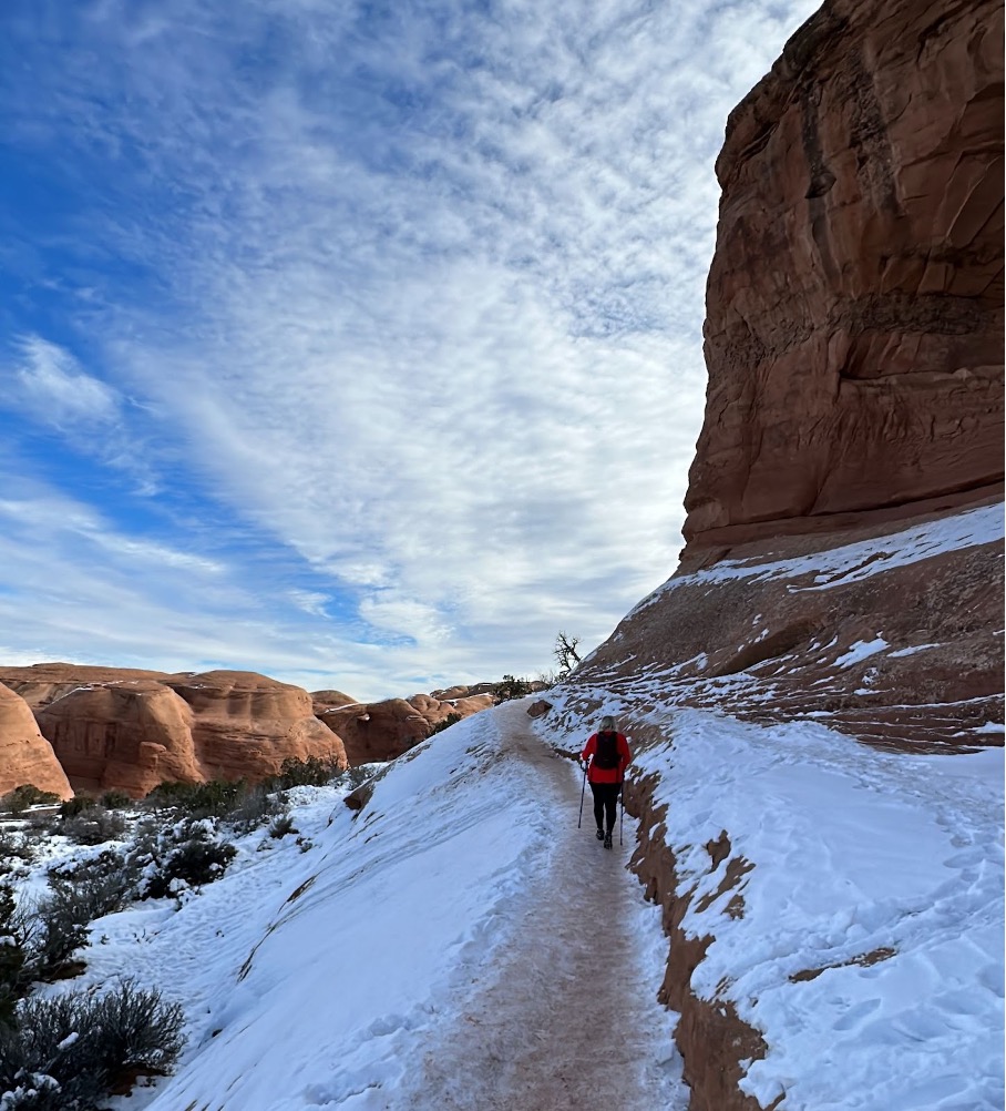 Utah national parks: delicate arch trail with snow