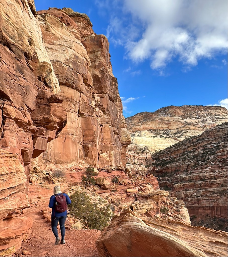 Cassidy arch trail impressive view