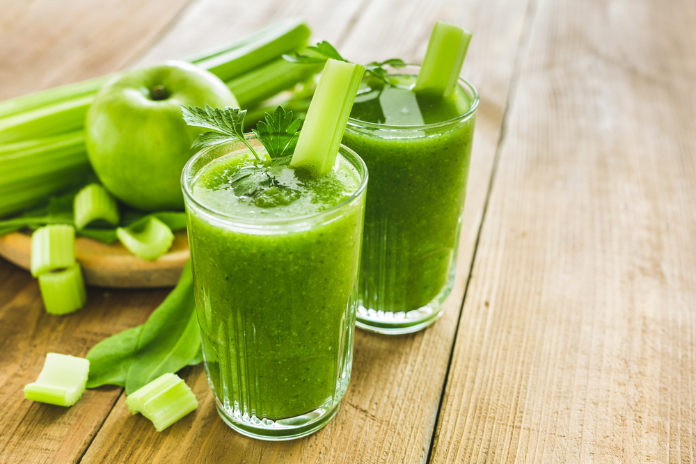 Detox recipes: detox green juice, apple, fennel